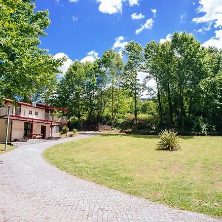 مزرعة للإقامة Quinta Do Rio Geres Bouro